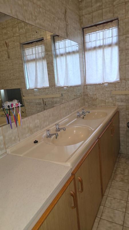 3 Bedroom Property for Sale in Albertinia Western Cape